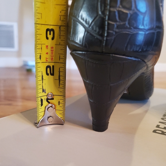 Kennth Cole Reaction 2.25" Heel Bootie Croc Skin style size 8.5 - Picture 3 of 7